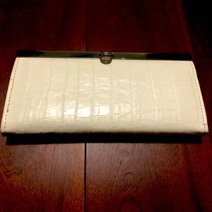 LT Women’s Leather Wallet EUC